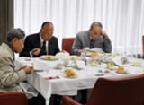 講演会前の午餐会風景